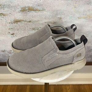 Skechers Classic Fit Shoes Mens Size 8.5 Gray Knit Slip On Arch Fit Memory Foam